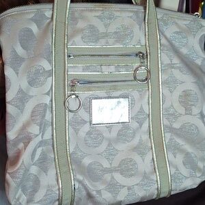 COACH POPPY SILVER CREAM OPTIC CANVAS LARGE TOTE *needs cleaning